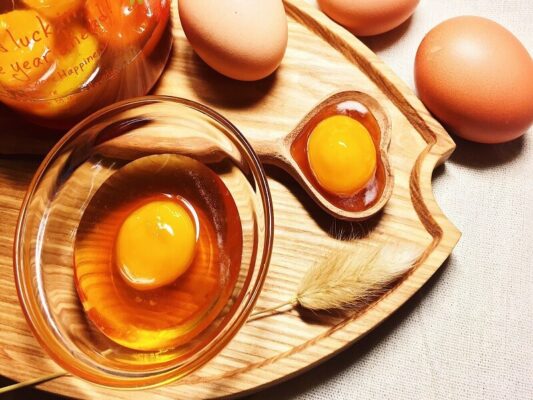 trị thâm nám bằng trứng gà